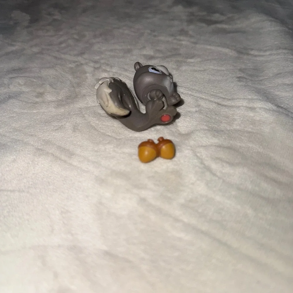 Littlest Pet‎ Shop gray squirrel with nuts